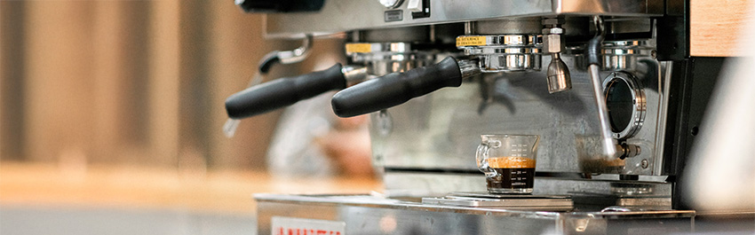Halfautomatische pistonmachine voor espresso